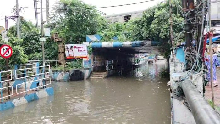 জলমগ্ন পাতিপুকুর আন্ডারপাস।