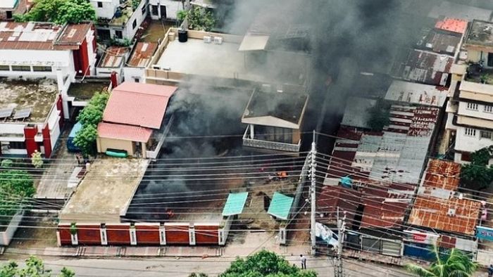 আওয়ামি লিগের দুই সাংসদের বাড়িতে আগুন-- ছবি সংগৃহীত