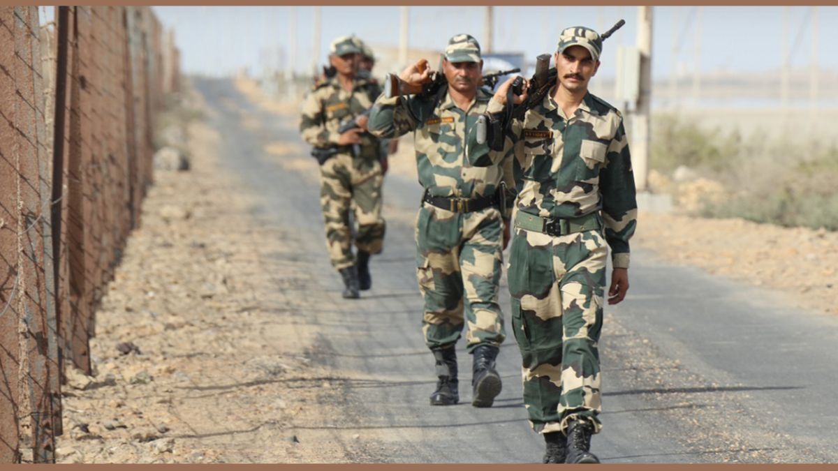 হাসিনা দেশ ছাড়তেই পশ্চিমবঙ্গের সীমান্তে জড়ো হচ্ছে BSF ট্রাক, শরণার্থী উদ্বেগ? হাসিনা দেশ ছাড়তেই পশ্চিমবঙ্গের সীমান্তে জড়ো হচ্ছে BSF ট্রাক, শরণার্থী উদ্বেগ?