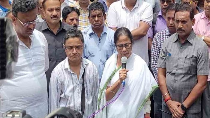 'হাত কেটে গলগল করে রক্ত বেরিয়েছে...' বুদ্ধদেবের মৃত্যুর খবর শুনে যা হয়েছে মমতার