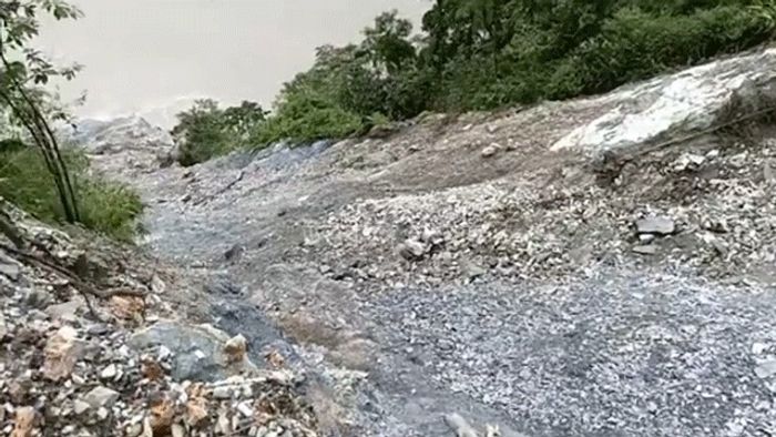 বিকল্প রাস্তাতেও ধস, সিকিম-কালিম্পং ক্রমশ বিচ্ছিন্ন হচ্ছে।