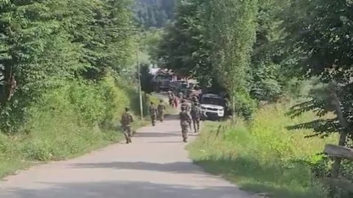 অনন্তনাগে সেনা-জঙ্গি লড়াইয়ে ২ জওয়ান শহিদ, তল্লাশি জারি