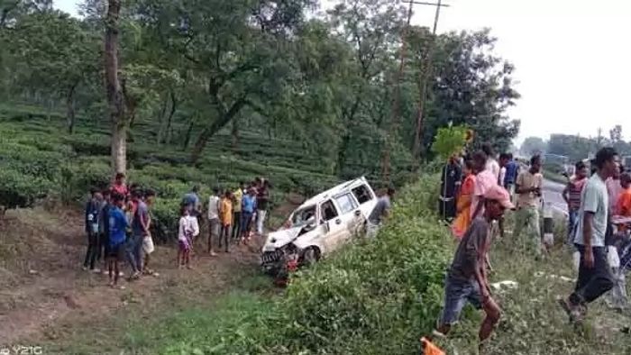 শিলিগুড়ির বাগডোগরায় শ্রাবণ পুণ্যার্থীদের পিষে দিল গাড়ি, মৃত ৬, রাস্তা অবরোধ জনতার