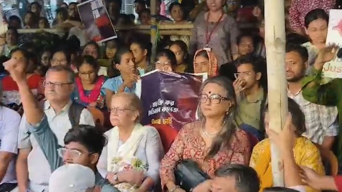 আরজি করে অপর্ণা সেন।