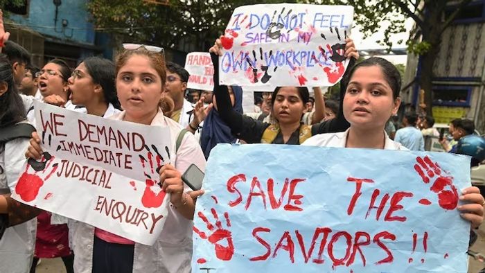 আরজি করকাণ্ডের প্রতিবাদে সরব চিকিৎসকরা।