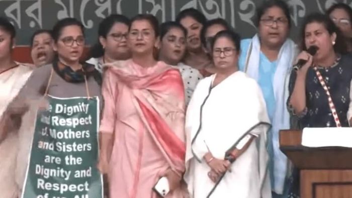 ডোরিনা ক্রসিংয়ে মুখ্যমন্ত্রী মমতা বন্দ্যোপাধ্যায়