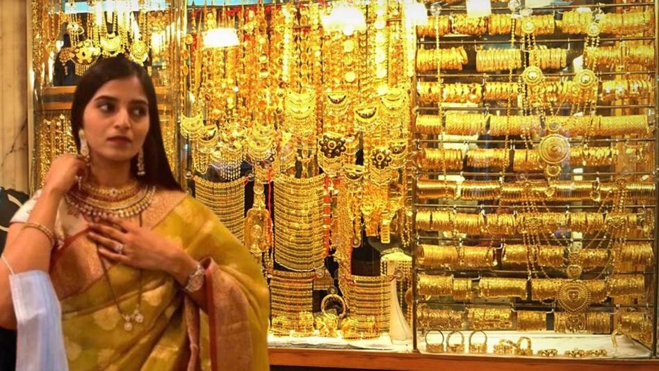 সোনার দাম ৭০ হাজার টাকা পার, এখন টাকা লাগানো বুদ্ধিমানের? সোনার দাম ৭০ হাজার টাকা পার, এখন টাকা লাগানো বুদ্ধিমানের?