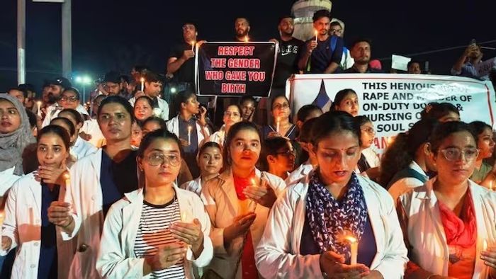 আরজি করকাণ্ডের প্রতিবাদে চিকিৎসকরা।