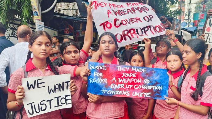 বিক্ষোভ দেখাচ্ছে স্কুল পড়ুুয়ারা। ফাইল ছবি