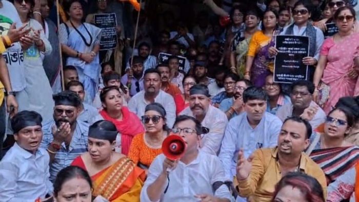 শিলিগুড়িতে পুলিশ-বিজেপি ধস্তাধস্তি, আরজি কর কাণ্ডে বিজেপির বিক্ষোভ ঘিরে ধুন্ধুমার