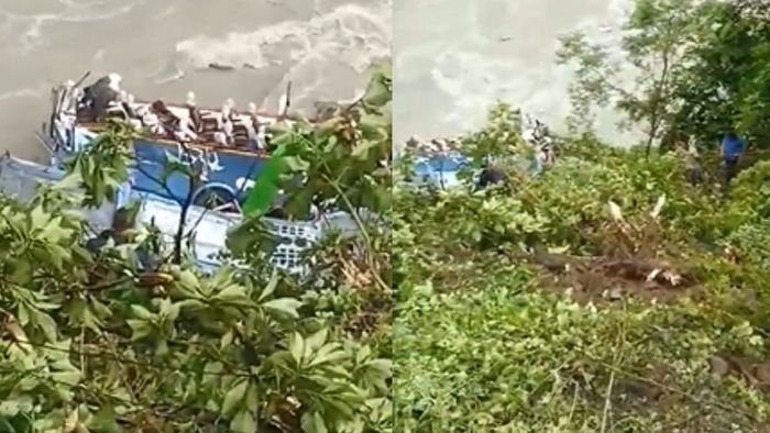 নেপালের নদীতে পড়ল বাস