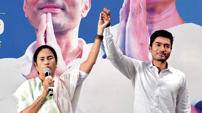 তৃণমূল সুপ্রিমো মমতা বন্দ্যোপাধ্যায় এবং অভিষেক বন্দ্যোপাধ্যায়