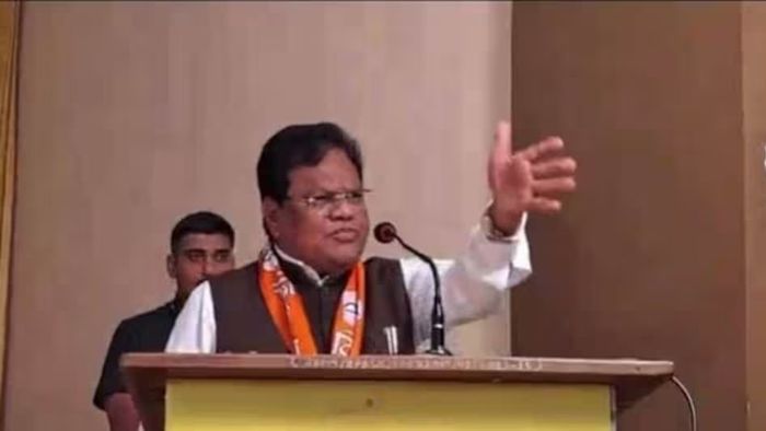 'অজিত পাওয়ারের পাশে বসলে বমি পায়', শিণ্ডে জোটের মন্ত্রীর বিতর্কিত মন্তব্য