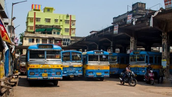 পুলিশি অত্যাচারের বিরুদ্ধে এবার পথে নামছে বাস সংগঠন