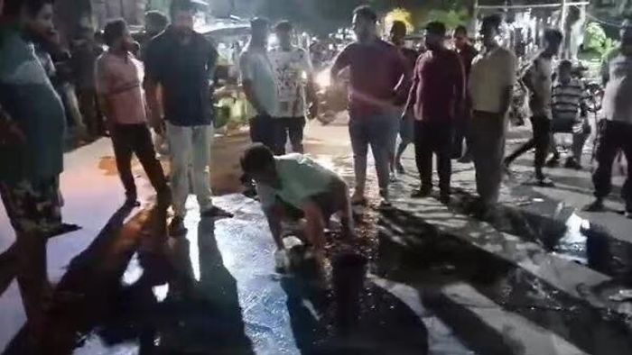 মাথাভাঙায় রাত দখলের প্রতিবাদীদের মারধরে ধৃত ২
