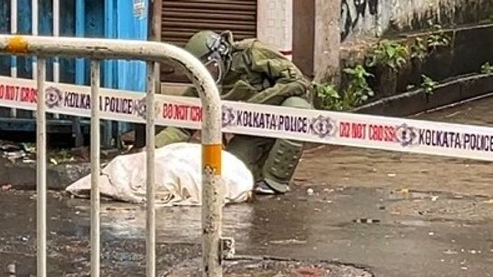 শনিবার দুপুরে মধ্য কলকাতার জনবহুল এলাকায় বিস্ফোরণ, জখম ১