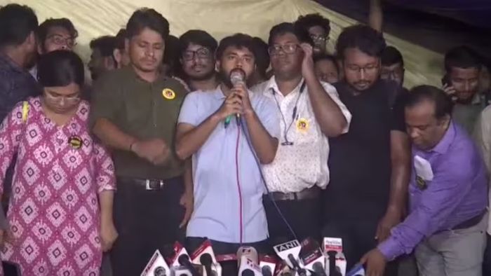 আরজি করকাণ্ডে জুনিয়র চিকিৎসকদের প্রতিবাদ অব্যাহত।