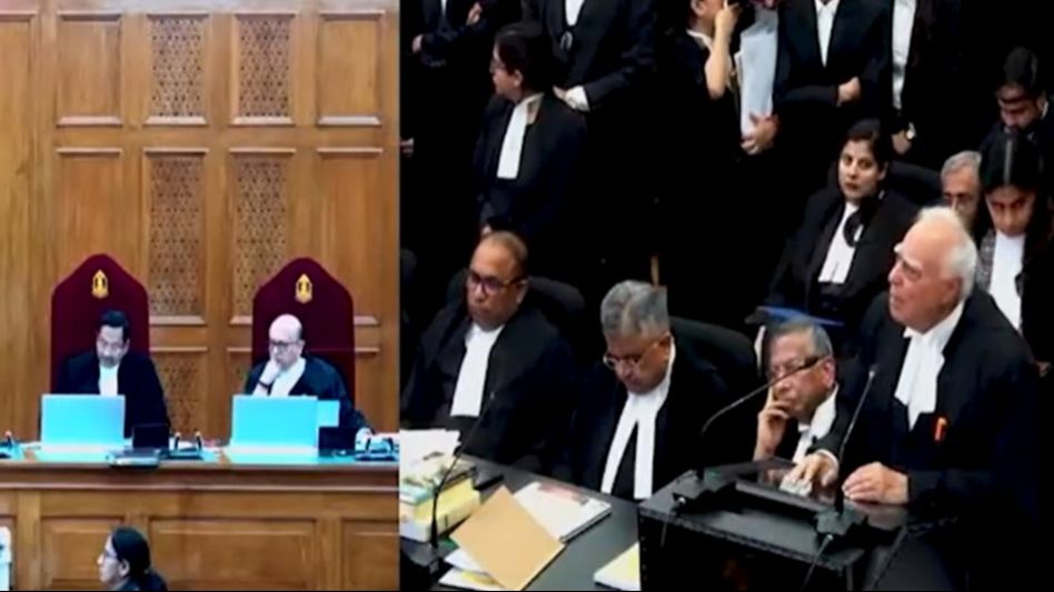 'মহিলা আইনজীবীরা অ্যাসিড হামলা-ধর্ষণের হুমকি পাচ্ছেন,' শুনানির লাইভ স্ট্রিমিংয়ে আপত্তি সিব্বলের 'মহিলা আইনজীবীরা অ্যাসিড হামলা-ধর্ষণের হুমকি পাচ্ছেন,' শুনানির লাইভ স্ট্রিমিংয়ে আপত্তি সিব্বলের