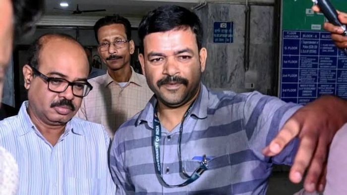 সাসপেন্ড টালা থানার ওসি অভিজিৎ মণ্ডল