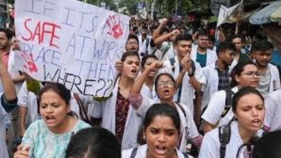 কর্মবিরতি আংশিক প্রত্যাহার জুনিয়র ডাক্তারদের, শনিবার থেকে জরুরি পরিষেবা চালু কর্মবিরতি আংশিক প্রত্যাহার জুনিয়র ডাক্তারদের, শনিবার থেকে জরুরি পরিষেবা চালু