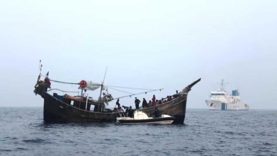 বঙ্গোপসাগরে ট্রলারডুবির ঘটনায় ৮ মৎস্যজীবীর দেহ উদ্ধার 