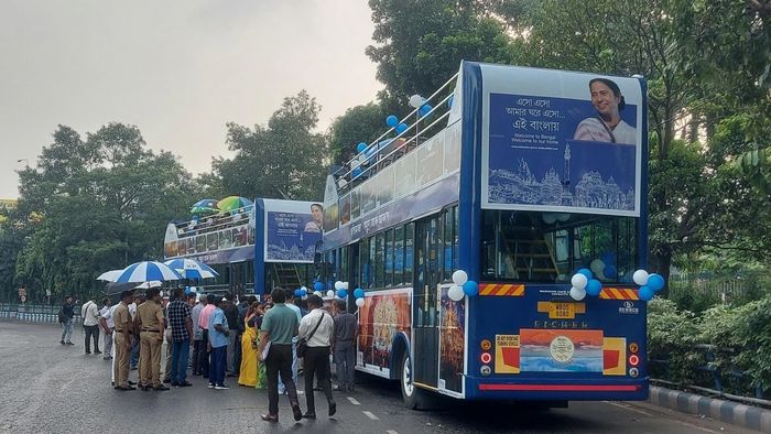 বাসে পুজো পরিক্রমা।-ফাইল ছবি