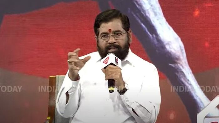 'অভিযুক্ত পালিয়ে গেলে কী হত? আত্মরক্ষায় গুলি', পুলিশের পাশে একনাথ শিন্ডে