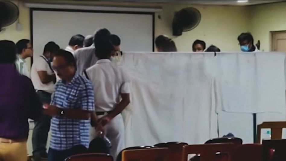 নির্যাতিতার পোস্টমর্টেম নিয়ে বিস্ফোরক জুনিয়র ডাক্তাররা, VIRAL রিপোর্ট নিয়ে গুরুতর অভিযোগ নির্যাতিতার পোস্টমর্টেম নিয়ে বিস্ফোরক জুনিয়র ডাক্তাররা, VIRAL রিপোর্ট নিয়ে গুরুতর অভিযোগ