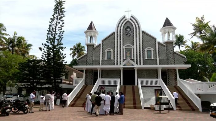 কেরলের গ্রামের জমির দাবি ওয়াকফ বোর্ডের।