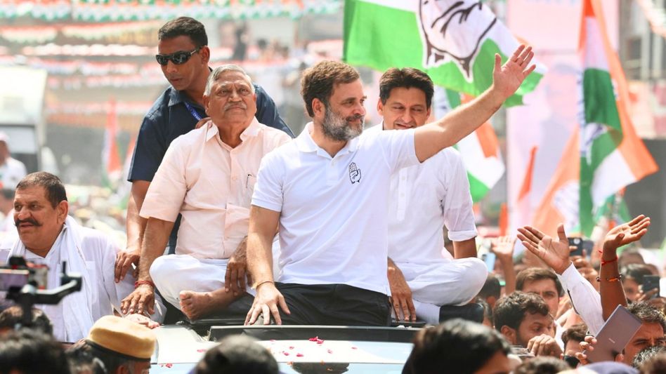 আপনার টাকায় আম্বানির ছেলের বিয়েতে হাজার হাজার কোটি খরচ: রাহুল গান্ধী আপনার টাকায় আম্বানির ছেলের বিয়েতে হাজার হাজার কোটি খরচ: রাহুল গান্ধী