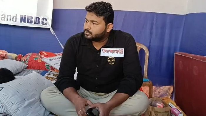 উত্তরবঙ্গে অনশনে যোগ দিলেন আরও এক জুনিয়র ডাক্তার