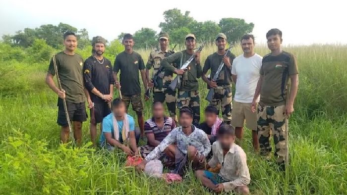 ধৃত বাংলাদেশীরা।-ফাইল ছবি