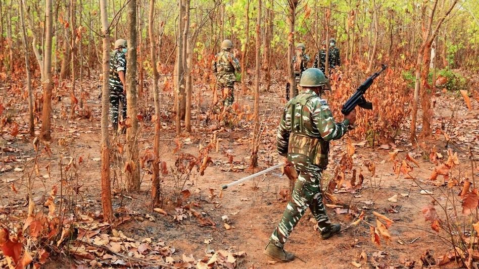 পাকড়াও মাও নেত্রী কিষেনজির স্ত্রী সুজাতা, মাথার দাম ছিল ১ কোটি পাকড়াও মাও নেত্রী কিষেনজির স্ত্রী সুজাতা, মাথার দাম ছিল ১ কোটি