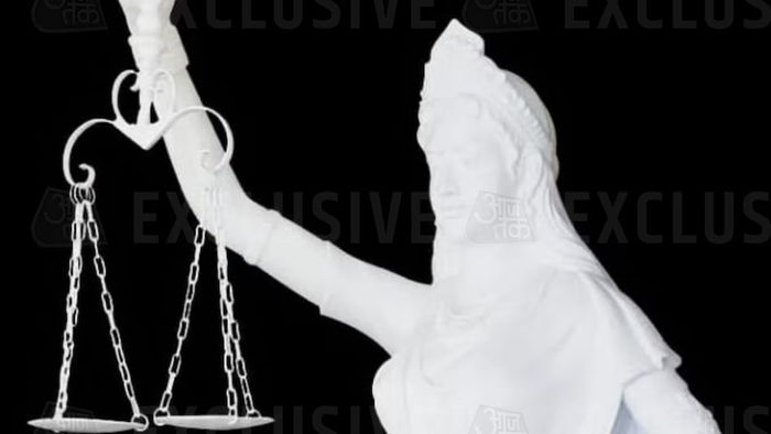 লেডি জাস্টিসের চোখের পট্টি খুলে দেওয়া হল।