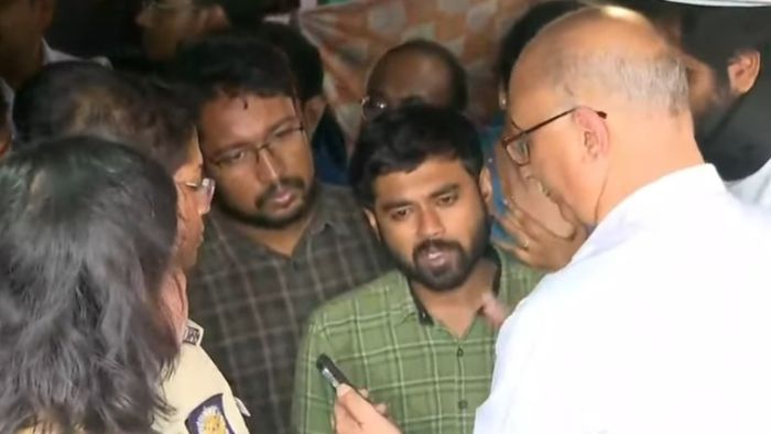 মুখ্যসচিবের ফোনে কথা মুখ্যমন্ত্রীর