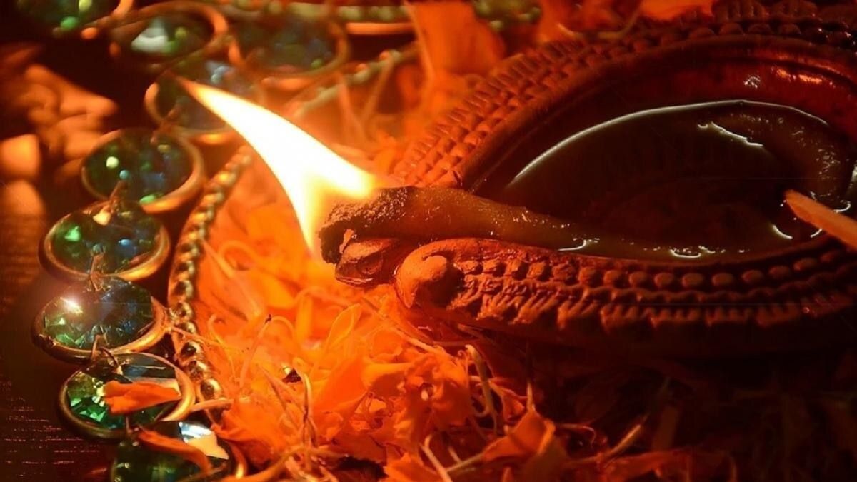 রাশি অনুযায়ী দীপাবলিতে করুণ এই প্রতিকার, ভাগ্যের গেরো কাটবে; অর্থ আসবে