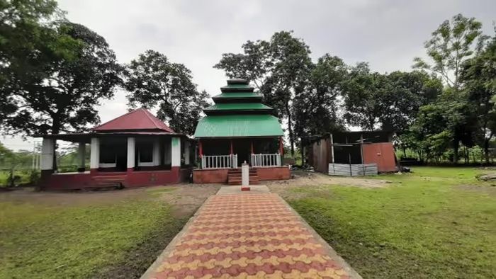 কালীপুজোর রাতে জাগে জঙ্গল, অরণ্যের মাঝে দেবী চৌধুরানী মন্দিরে পুজো রোমাঞ্চকর