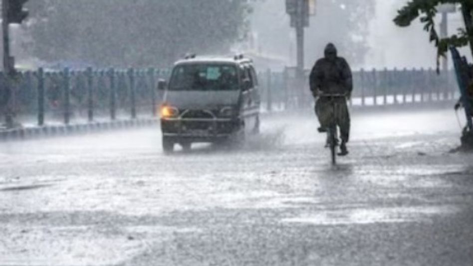 'দানা'র দাপট শুরু, রাতভর বৃষ্টি রাজ্যের বেশিরভাগ জেলায় 'দানা'র দাপট শুরু, রাতভর বৃষ্টি রাজ্যের বেশিরভাগ জেলায়