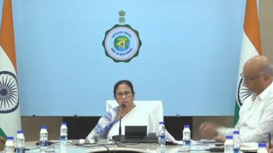 উত্তরবঙ্গে ম্যালেরিয়া-ডেঙ্গি নিয়ে সতর্ক করলেন মমতা, PHE-কে বিশেষ নির্দেশ উত্তরবঙ্গে ম্যালেরিয়া-ডেঙ্গি নিয়ে সতর্ক করলেন মমতা, PHE-কে বিশেষ নির্দেশ