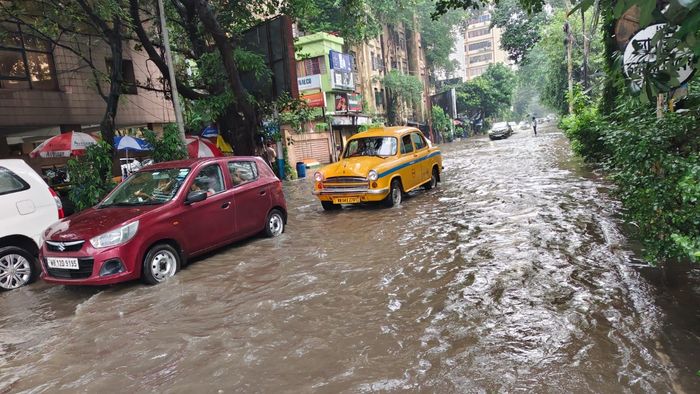 জলমগ্ন কলকাতার একাধিক এলাকা।-নিজস্ব ছবি