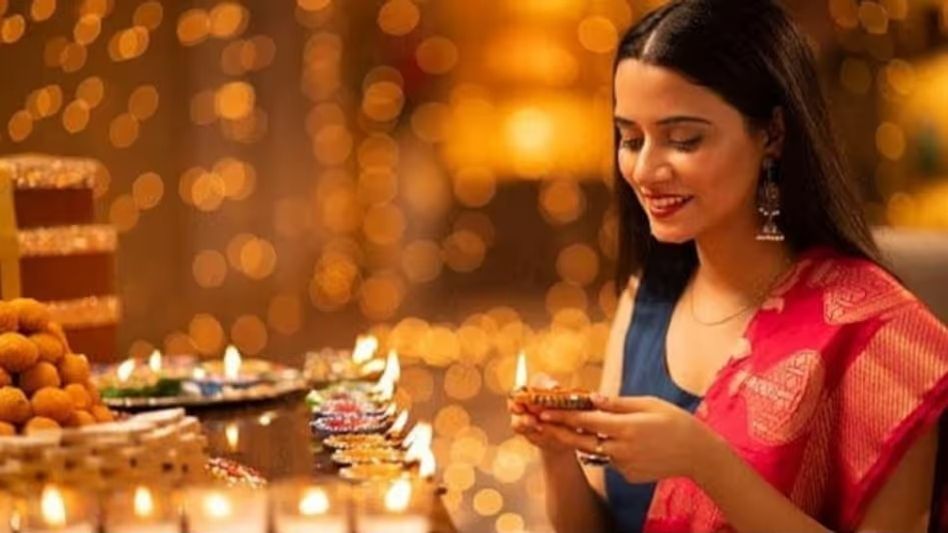 দীপাবলিতে রাশি অনুযায়ী পরুন মা-লক্ষ্মীর প্রিয় পোশাক, ঘরে আসবে অর্থ-সমৃদ্ধি দীপাবলিতে রাশি অনুযায়ী পরুন মা-লক্ষ্মীর প্রিয় পোশাক, ঘরে আসবে অর্থ-সমৃদ্ধি