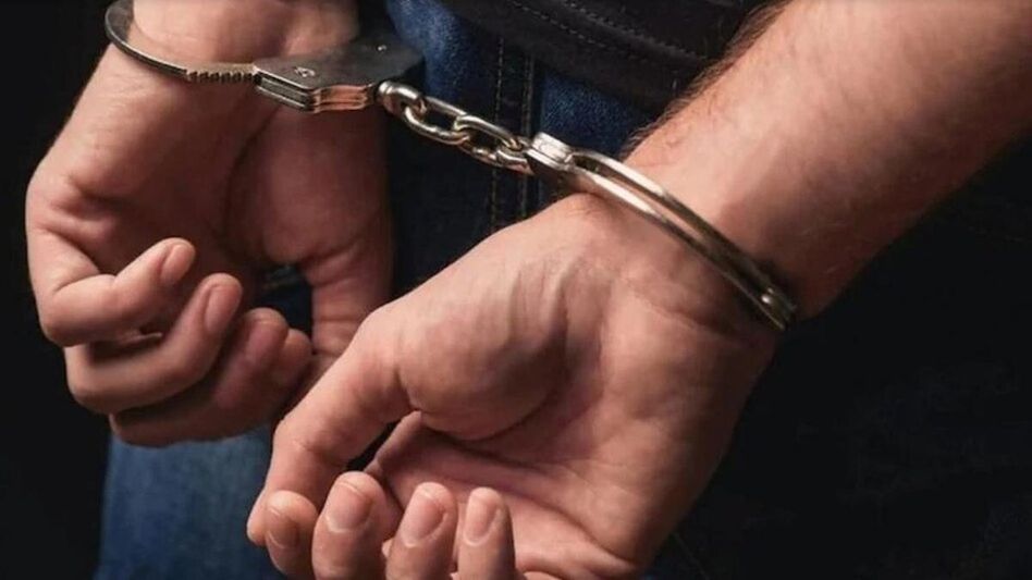 আশ্রমে রাখার প্রতিশ্রুতি দিয়ে তরুণীর 'শ্লীলতাহানি', বর্ধমানে গ্রেফতার গুরুজি আশ্রমে রাখার প্রতিশ্রুতি দিয়ে তরুণীর 'শ্লীলতাহানি', বর্ধমানে গ্রেফতার গুরুজি
