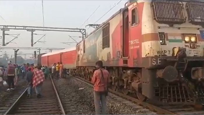 হাওড়ার নলপুরে লাইনচ্যুত সেকেন্দ্রাবাদ এক্সপ্রেস