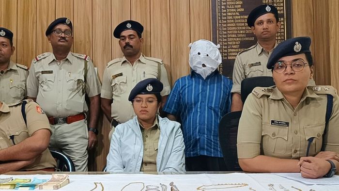 ফাঁকা বাড়ি দেখলেই টার্গেট, বাংলাদেশি চোরকে হাতেনাতে ধরল বারাসাত পুলিশ