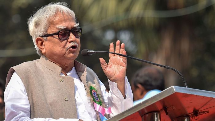 জ্বর-শ্বাসকষ্ট নিয়ে হাসপাতালে ভর্তি বিমান বসু,