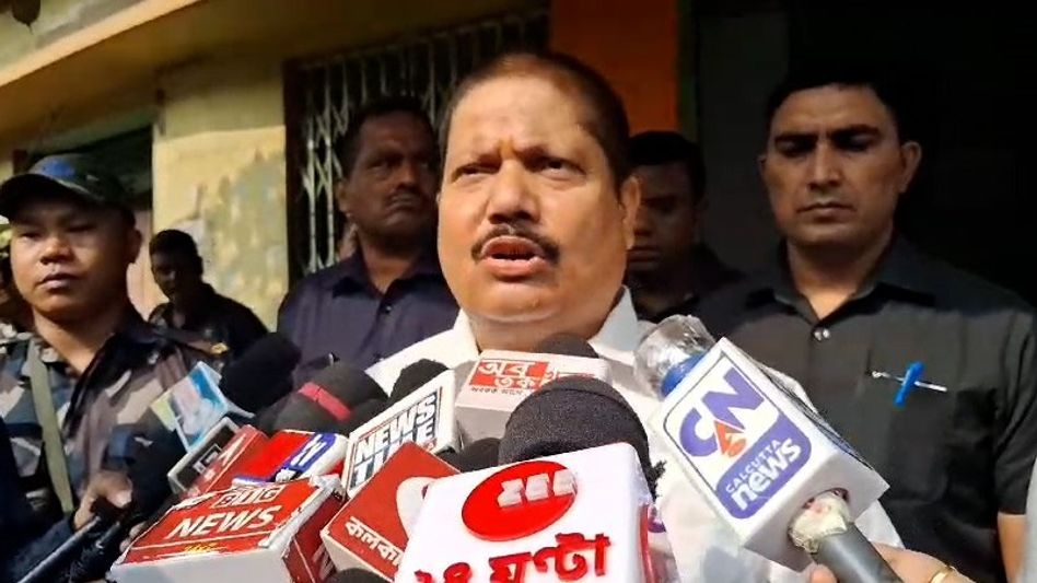 গণনার আগে রণক্ষেত্র নোয়াপাড়া! বিজেপি নেতাকে ‘খুনের চেষ্টা’, কাঠগড়ায় তৃণমূল গণনার আগে রণক্ষেত্র নোয়াপাড়া! বিজেপি নেতাকে ‘খুনের চেষ্টা’, কাঠগড়ায় তৃণমূল