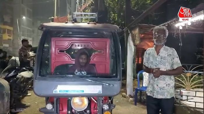 কেতুগ্রাম থেকে টোটোয় কলকাতা।-ফাইল ছবি