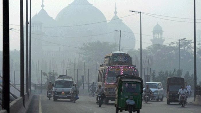 বিষাক্ত বায়ুতে শ্বাসকষ্ট লাহোরে