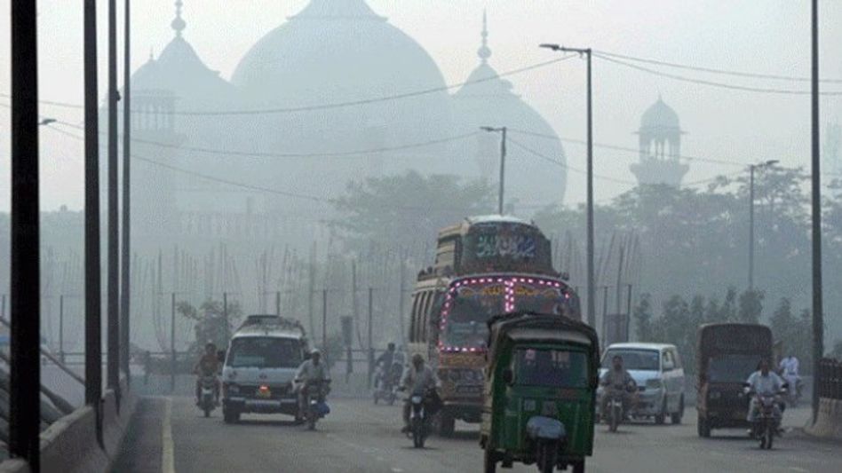 দমবন্ধ পাকিস্তানে! লাহোরে হাসপাতালে হাজার হাজার রোগী, বেডের অভাব, AQI ১৯০০ পার  দমবন্ধ পাকিস্তানে! লাহোরে হাসপাতালে হাজার হাজার রোগী, বেডের অভাব, AQI ১৯০০ পার