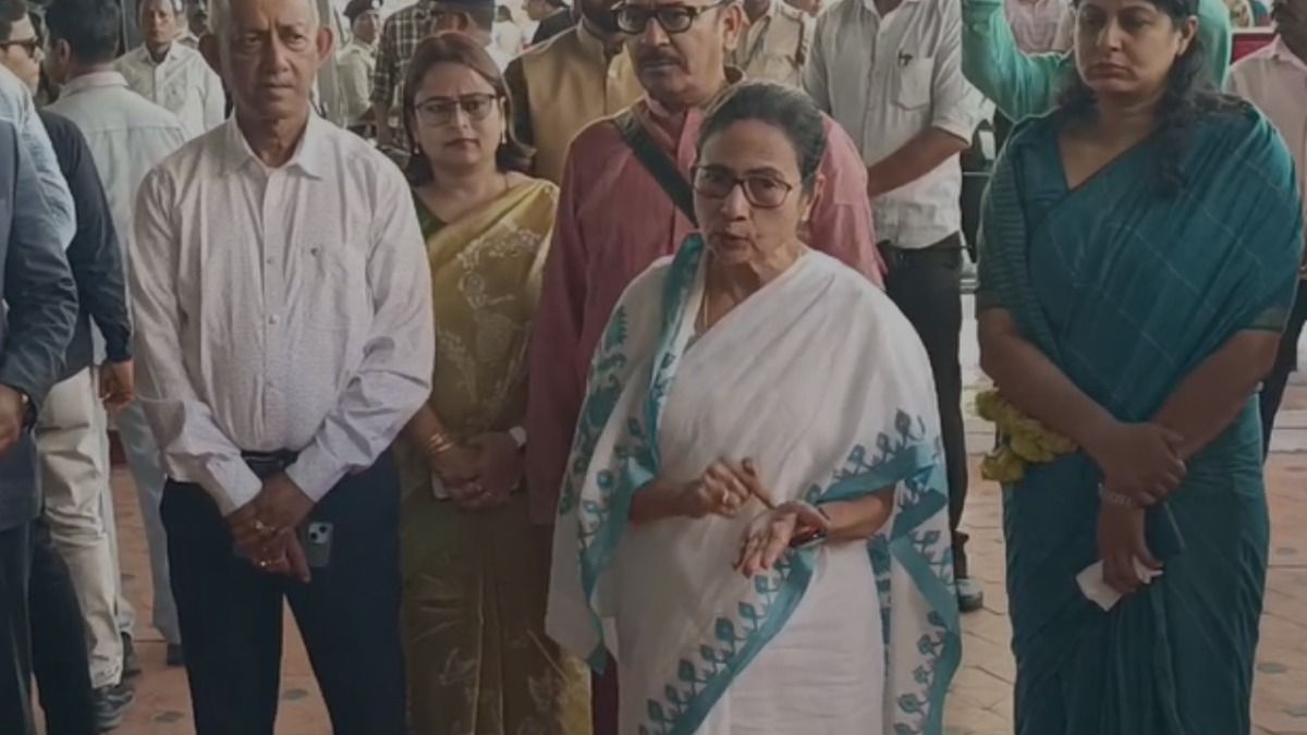'প্রশাসন রাফ অ্যান্ড টাফ', ট্যাব কেলেঙ্কারিতে মিডিয়া ট্রায়ালে 'না' মমতার